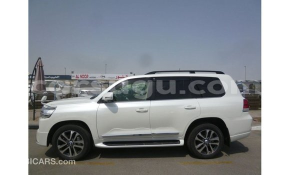 Sayi Imported Toyota Land Cruiser White Mota in Import - Dubai a Burkina Faso Sayi Imported Toyota Land Cruiser White Mota in Import - Dubai a Burkina Faso