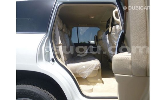 Acheter Import Voiture Toyota Land Cruiser Blanc à Import - Dubai, Burkina-Faso Acheter Import Voiture Toyota Land Cruiser Blanc à Import - Dubai, Burkina-Faso