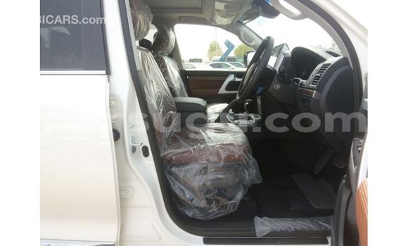 Buy Import Toyota Land Cruiser White Car in Import - Dubai in Burkina Faso Buy Import Toyota Land Cruiser White Car in Import - Dubai in Burkina Faso