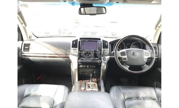 Sayi Imported Toyota Land Cruiser White Mota in Import - Dubai a Burkina Faso Sayi Imported Toyota Land Cruiser White Mota in Import - Dubai a Burkina Faso