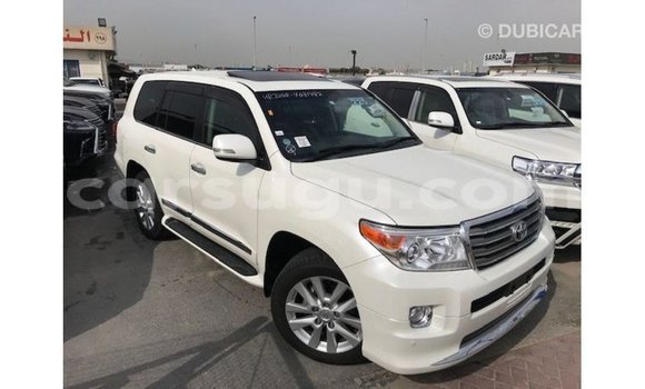 Sayi Imported Toyota Land Cruiser White Mota in Import - Dubai a Burkina Faso Sayi Imported Toyota Land Cruiser White Mota in Import - Dubai a Burkina Faso