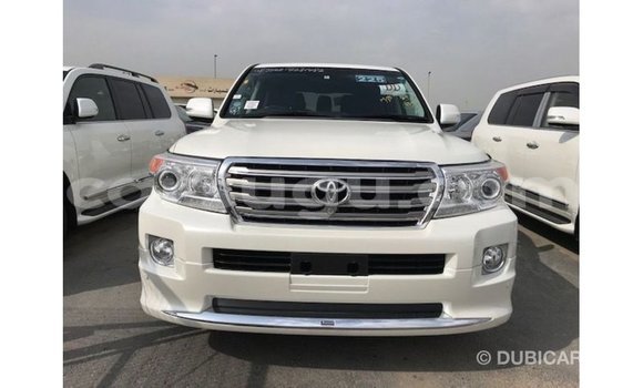 Sayi Imported Toyota Land Cruiser White Mota in Import - Dubai a Burkina Faso Sayi Imported Toyota Land Cruiser White Mota in Import - Dubai a Burkina Faso