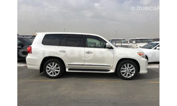 Sayi Imported Toyota Land Cruiser White Mota in Import - Dubai a Burkina Faso Sayi Imported Toyota Land Cruiser White Mota in Import - Dubai a Burkina Faso