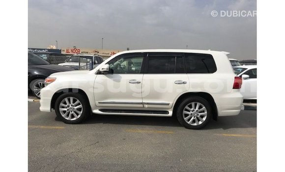 Sayi Imported Toyota Land Cruiser White Mota in Import - Dubai a Burkina Faso Sayi Imported Toyota Land Cruiser White Mota in Import - Dubai a Burkina Faso