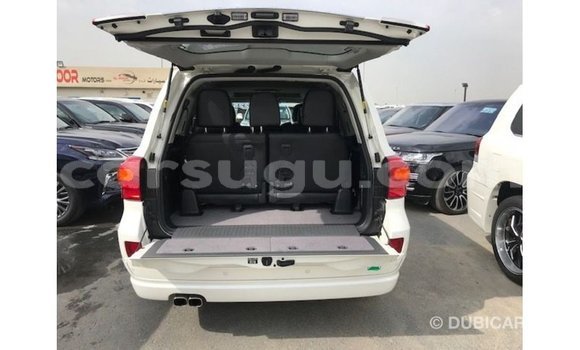 Sayi Imported Toyota Land Cruiser White Mota in Import - Dubai a Burkina Faso Sayi Imported Toyota Land Cruiser White Mota in Import - Dubai a Burkina Faso