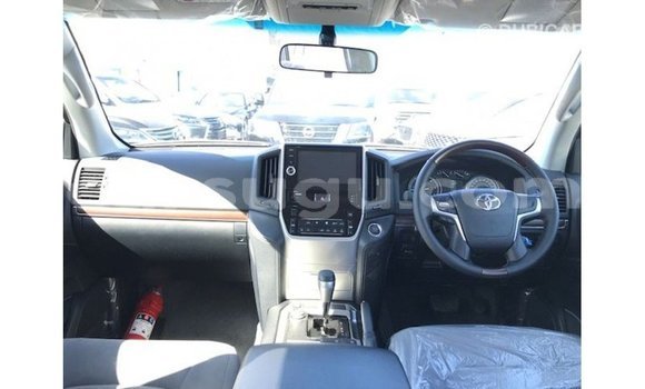 Sayi Imported Toyota Land Cruiser White Mota in Import - Dubai a Burkina Faso Sayi Imported Toyota Land Cruiser White Mota in Import - Dubai a Burkina Faso