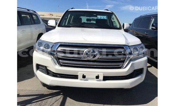 Sayi Imported Toyota Land Cruiser White Mota in Import - Dubai a Burkina Faso Sayi Imported Toyota Land Cruiser White Mota in Import - Dubai a Burkina Faso