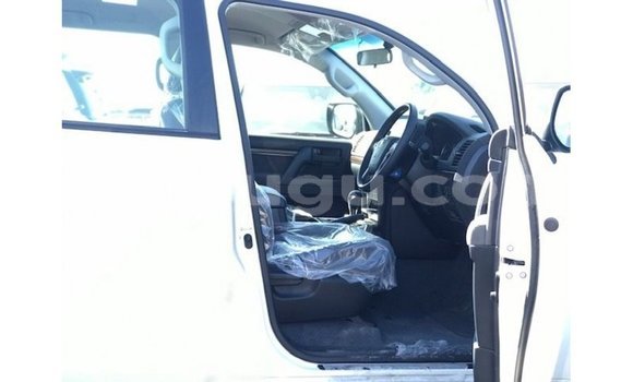 Sayi Imported Toyota Land Cruiser White Mota in Import - Dubai a Burkina Faso Sayi Imported Toyota Land Cruiser White Mota in Import - Dubai a Burkina Faso