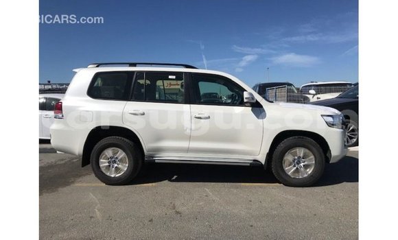 Sayi Imported Toyota Land Cruiser White Mota in Import - Dubai a Burkina Faso Sayi Imported Toyota Land Cruiser White Mota in Import - Dubai a Burkina Faso
