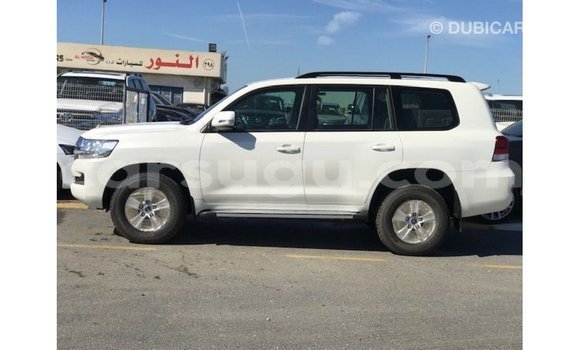 Sayi Imported Toyota Land Cruiser White Mota in Import - Dubai a Burkina Faso Sayi Imported Toyota Land Cruiser White Mota in Import - Dubai a Burkina Faso
