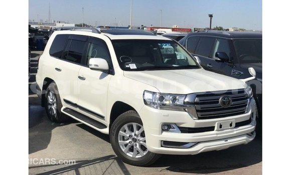 Buy Import Toyota Land Cruiser White Car in Import - Dubai in Burkina Faso Buy Import Toyota Land Cruiser White Car in Import - Dubai in Burkina Faso