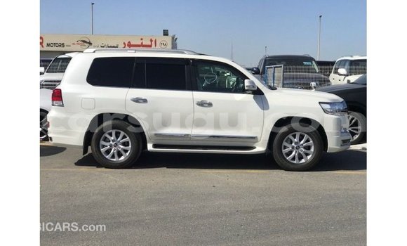 Buy Import Toyota Land Cruiser White Car in Import - Dubai in Burkina Faso Buy Import Toyota Land Cruiser White Car in Import - Dubai in Burkina Faso