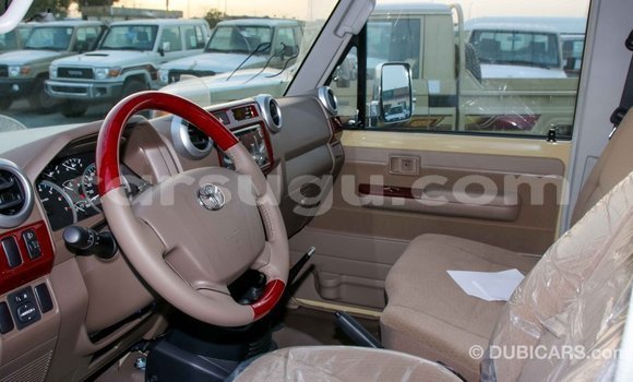 Acheter Import Voiture Toyota Land Cruiser Beige à Import - Dubai, Burkina-Faso Acheter Import Voiture Toyota Land Cruiser Beige à Import - Dubai, Burkina-Faso