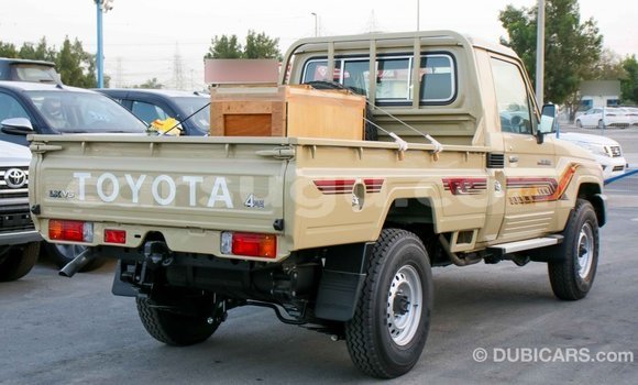 Acheter Import Voiture Toyota Land Cruiser Beige à Import - Dubai, Burkina-Faso Acheter Import Voiture Toyota Land Cruiser Beige à Import - Dubai, Burkina-Faso