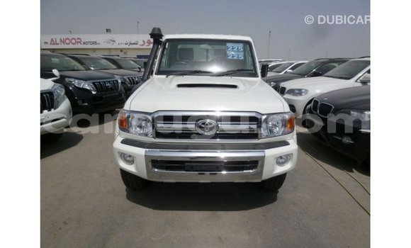 Sayi Imported Toyota Land Cruiser White Mota in Import - Dubai a Burkina Faso Sayi Imported Toyota Land Cruiser White Mota in Import - Dubai a Burkina Faso