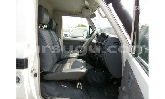 Sayi Imported Toyota Land Cruiser White Mota in Import - Dubai a Burkina Faso Sayi Imported Toyota Land Cruiser White Mota in Import - Dubai a Burkina Faso