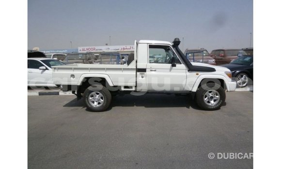 Sayi Imported Toyota Land Cruiser White Mota in Import - Dubai a Burkina Faso Sayi Imported Toyota Land Cruiser White Mota in Import - Dubai a Burkina Faso