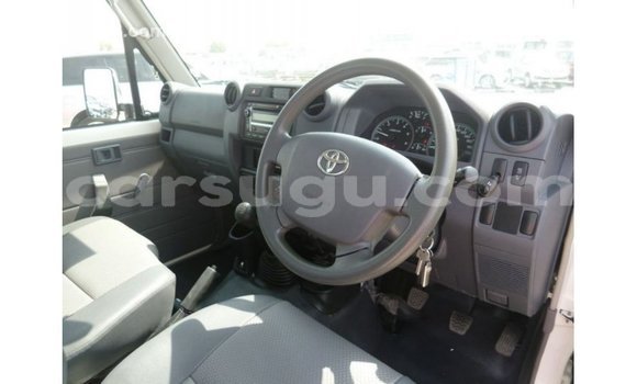 Sayi Imported Toyota Land Cruiser White Mota in Import - Dubai a Burkina Faso Sayi Imported Toyota Land Cruiser White Mota in Import - Dubai a Burkina Faso