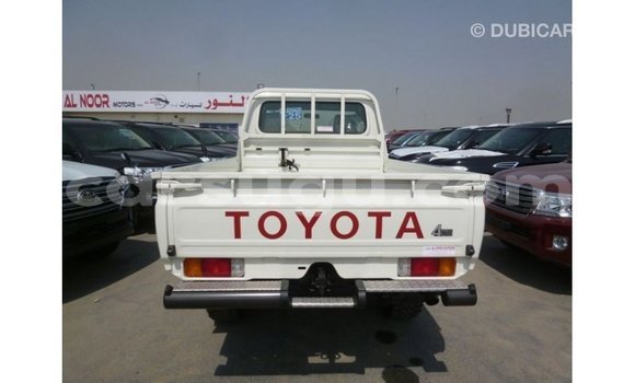Sayi Imported Toyota Land Cruiser White Mota in Import - Dubai a Burkina Faso Sayi Imported Toyota Land Cruiser White Mota in Import - Dubai a Burkina Faso