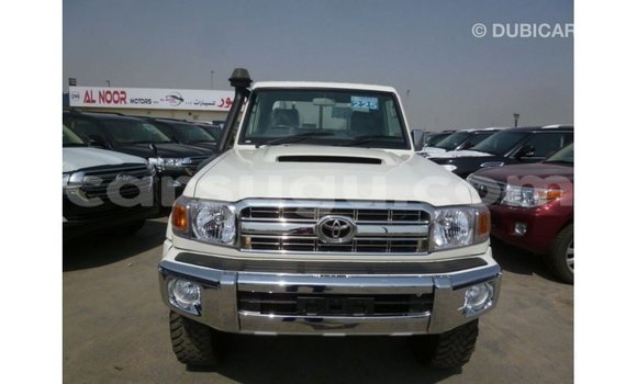 Sayi Imported Toyota Land Cruiser White Mota in Import - Dubai a Burkina Faso Sayi Imported Toyota Land Cruiser White Mota in Import - Dubai a Burkina Faso