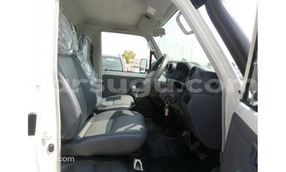 Sayi Imported Toyota Land Cruiser White Mota in Import - Dubai a Burkina Faso Sayi Imported Toyota Land Cruiser White Mota in Import - Dubai a Burkina Faso