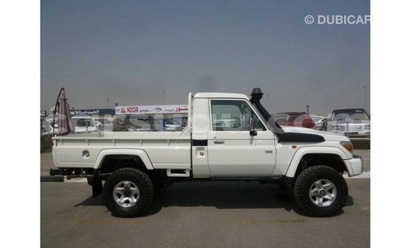 Sayi Imported Toyota Land Cruiser White Mota in Import - Dubai a Burkina Faso Sayi Imported Toyota Land Cruiser White Mota in Import - Dubai a Burkina Faso
