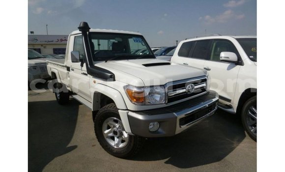 Sayi Imported Toyota Land Cruiser White Mota in Import - Dubai a Burkina Faso Sayi Imported Toyota Land Cruiser White Mota in Import - Dubai a Burkina Faso