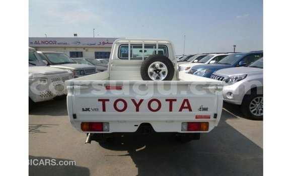 Sayi Imported Toyota Land Cruiser White Mota in Import - Dubai a Burkina Faso Sayi Imported Toyota Land Cruiser White Mota in Import - Dubai a Burkina Faso