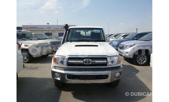 Sayi Imported Toyota Land Cruiser White Mota in Import - Dubai a Burkina Faso Sayi Imported Toyota Land Cruiser White Mota in Import - Dubai a Burkina Faso
