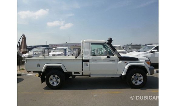Sayi Imported Toyota Land Cruiser White Mota in Import - Dubai a Burkina Faso Sayi Imported Toyota Land Cruiser White Mota in Import - Dubai a Burkina Faso