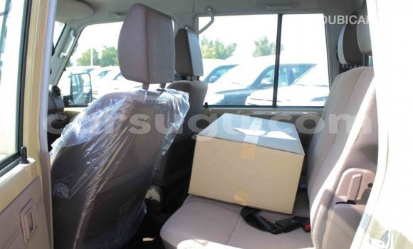 Acheter Import Voiture Toyota Land Cruiser Beige à Import - Dubai, Burkina-Faso Acheter Import Voiture Toyota Land Cruiser Beige à Import - Dubai, Burkina-Faso
