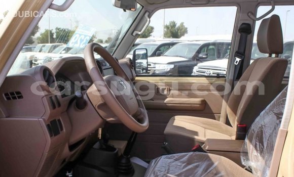 Acheter Import Voiture Toyota Land Cruiser Beige à Import - Dubai, Burkina-Faso Acheter Import Voiture Toyota Land Cruiser Beige à Import - Dubai, Burkina-Faso