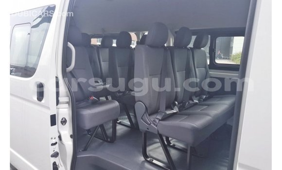 Acheter Import Voiture Toyota Hiace Blanc à Import - Dubai, Burkina-Faso Acheter Import Voiture Toyota Hiace Blanc à Import - Dubai, Burkina-Faso