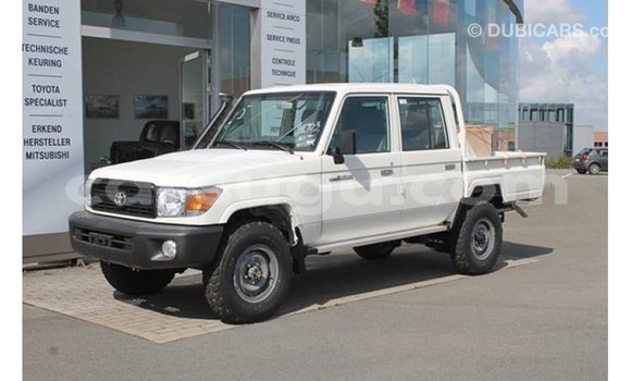 Acheter Import Voiture Toyota Land Cruiser Blanc à Import - Dubai, Burkina-Faso Acheter Import Voiture Toyota Land Cruiser Blanc à Import - Dubai, Burkina-Faso