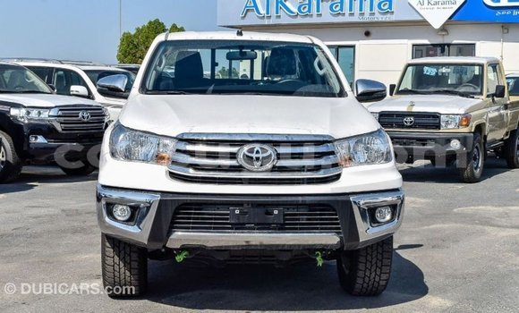 Sayi Imported Toyota Hilux White Mota in Import - Dubai a Burkina Faso Sayi Imported Toyota Hilux White Mota in Import - Dubai a Burkina Faso