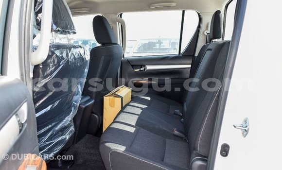 Sayi Imported Toyota Hilux White Mota in Import - Dubai a Burkina Faso Sayi Imported Toyota Hilux White Mota in Import - Dubai a Burkina Faso