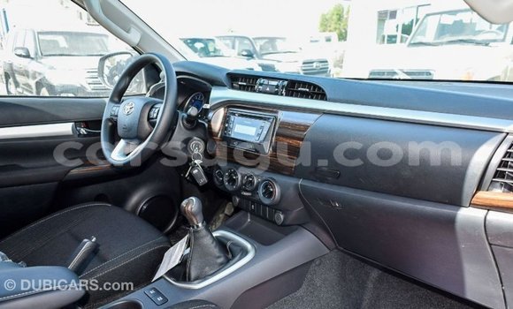 Sayi Imported Toyota Hilux White Mota in Import - Dubai a Burkina Faso Sayi Imported Toyota Hilux White Mota in Import - Dubai a Burkina Faso