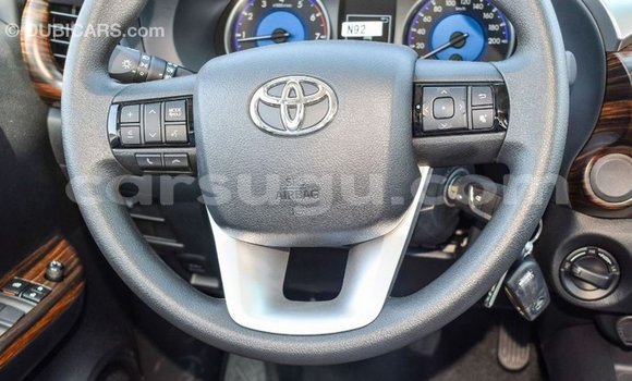 Sayi Imported Toyota Hilux White Mota in Import - Dubai a Burkina Faso Sayi Imported Toyota Hilux White Mota in Import - Dubai a Burkina Faso
