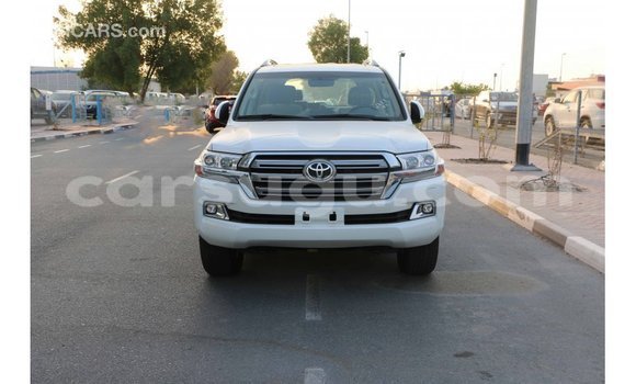 Sayi Imported Toyota Land Cruiser White Mota in Import - Dubai a Burkina Faso Sayi Imported Toyota Land Cruiser White Mota in Import - Dubai a Burkina Faso