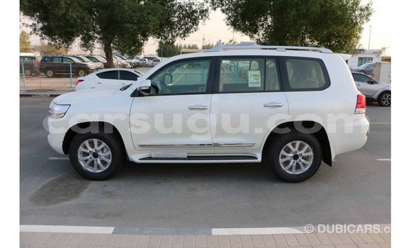 Sayi Imported Toyota Land Cruiser White Mota in Import - Dubai a Burkina Faso Sayi Imported Toyota Land Cruiser White Mota in Import - Dubai a Burkina Faso