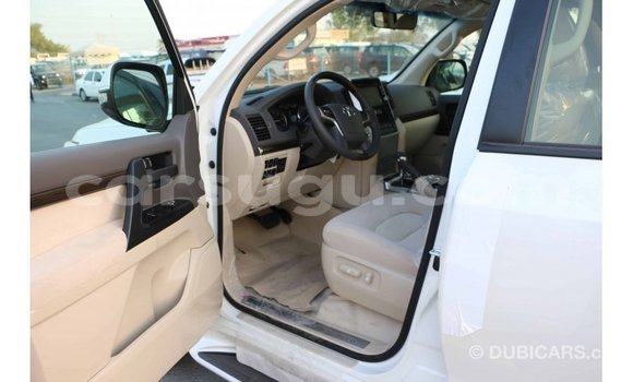 Sayi Imported Toyota Land Cruiser White Mota in Import - Dubai a Burkina Faso Sayi Imported Toyota Land Cruiser White Mota in Import - Dubai a Burkina Faso