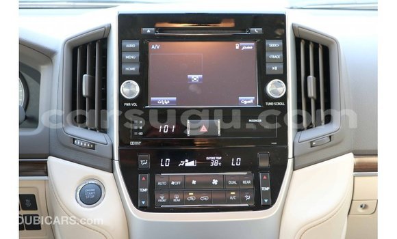 Sayi Imported Toyota Land Cruiser White Mota in Import - Dubai a Burkina Faso Sayi Imported Toyota Land Cruiser White Mota in Import - Dubai a Burkina Faso