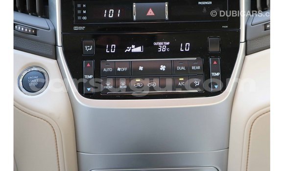 Sayi Imported Toyota Land Cruiser White Mota in Import - Dubai a Burkina Faso Sayi Imported Toyota Land Cruiser White Mota in Import - Dubai a Burkina Faso