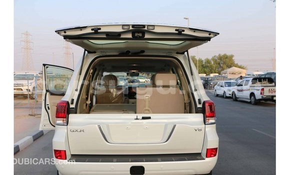 Sayi Imported Toyota Land Cruiser White Mota in Import - Dubai a Burkina Faso Sayi Imported Toyota Land Cruiser White Mota in Import - Dubai a Burkina Faso
