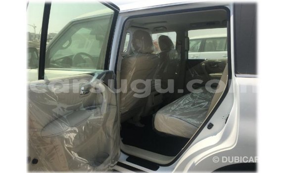 Acheter Import Voiture Nissan Patrol Blanc à Import - Dubai, Burkina-Faso Acheter Import Voiture Nissan Patrol Blanc à Import - Dubai, Burkina-Faso