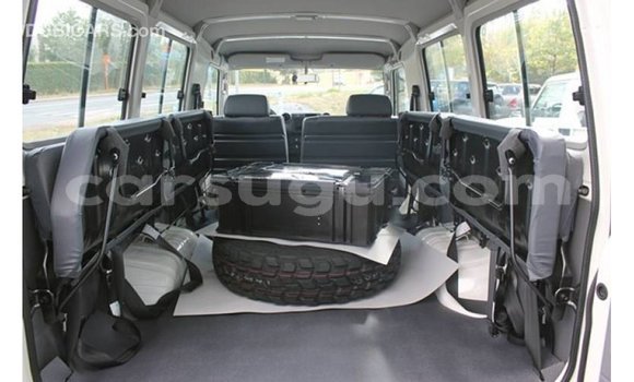 Acheter Import Voiture Toyota Land Cruiser Blanc à Import - Dubai, Burkina-Faso Acheter Import Voiture Toyota Land Cruiser Blanc à Import - Dubai, Burkina-Faso