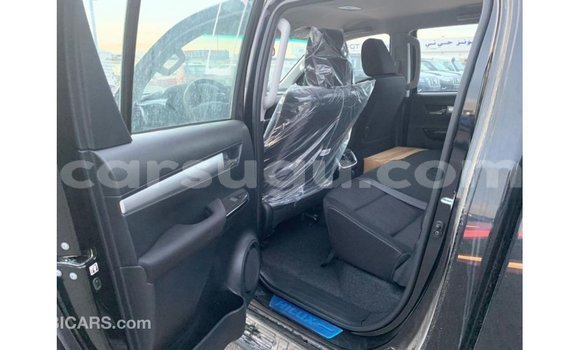 Sayi Imported Toyota Hilux Black Mota in Import - Dubai a Burkina Faso Sayi Imported Toyota Hilux Black Mota in Import - Dubai a Burkina Faso