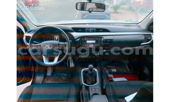 Sayi Imported Toyota Hilux Black Mota in Import - Dubai a Burkina Faso Sayi Imported Toyota Hilux Black Mota in Import - Dubai a Burkina Faso