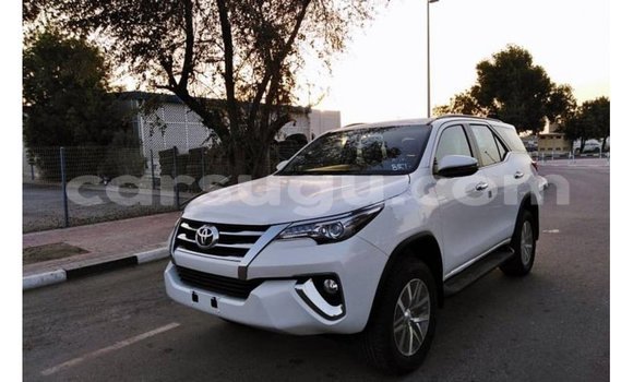 Acheter Import Voiture Toyota Fortuner Blanc à Import - Dubai, Burkina-Faso Acheter Import Voiture Toyota Fortuner Blanc à Import - Dubai, Burkina-Faso