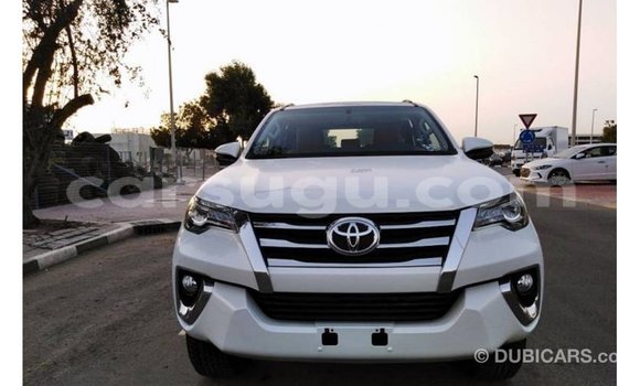 Acheter Import Voiture Toyota Fortuner Blanc à Import - Dubai, Burkina-Faso Acheter Import Voiture Toyota Fortuner Blanc à Import - Dubai, Burkina-Faso